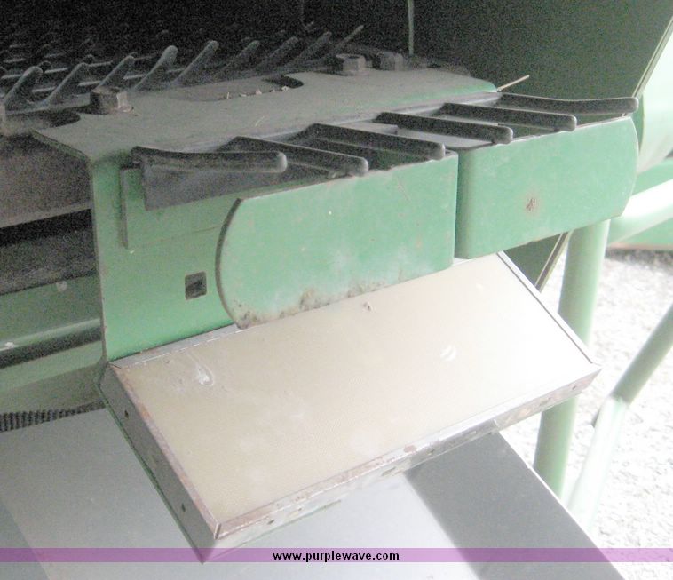 image for item 3878 1980 John Deere 7720 combine