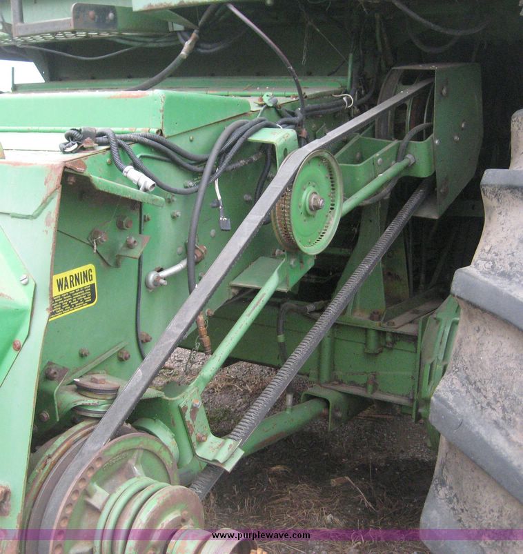 image for item 3878 1980 John Deere 7720 combine