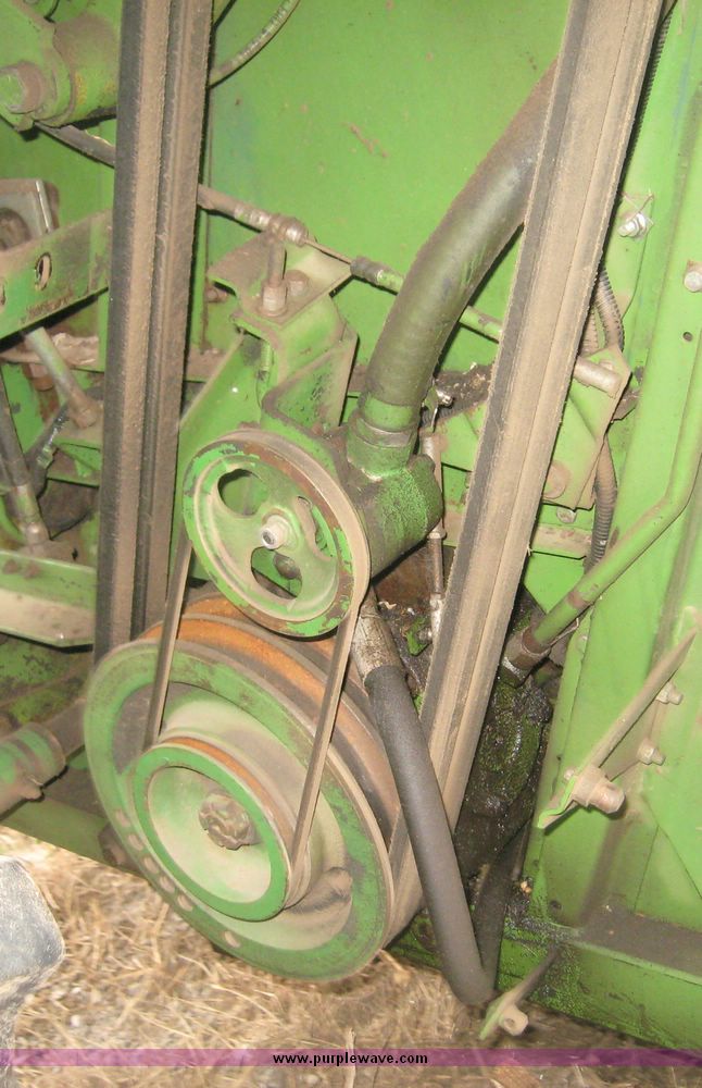 image for item 3878 1980 John Deere 7720 combine
