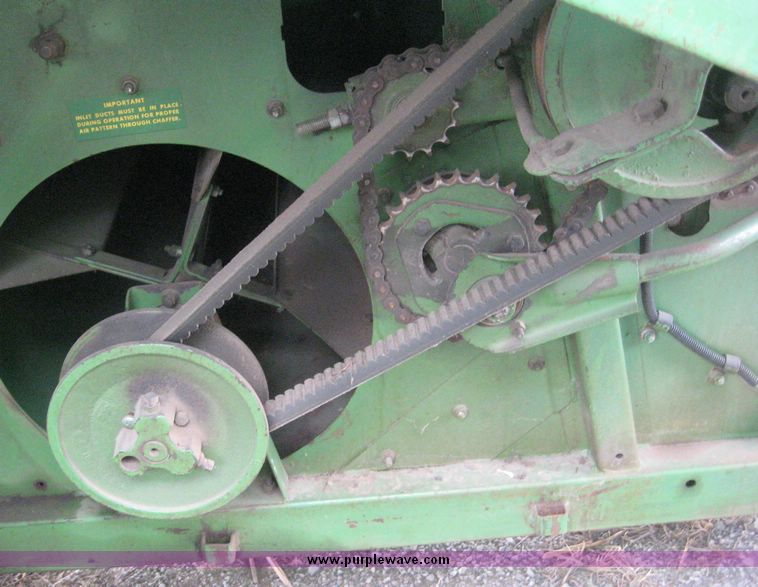 image for item 3878 1980 John Deere 7720 combine