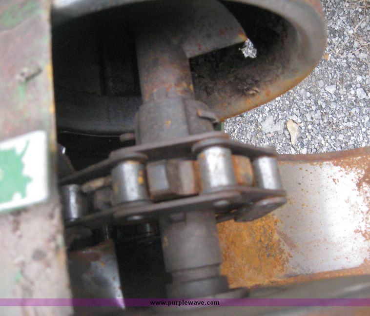 image for item 3878 1980 John Deere 7720 combine