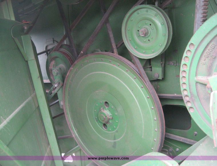 image for item 3878 1980 John Deere 7720 combine