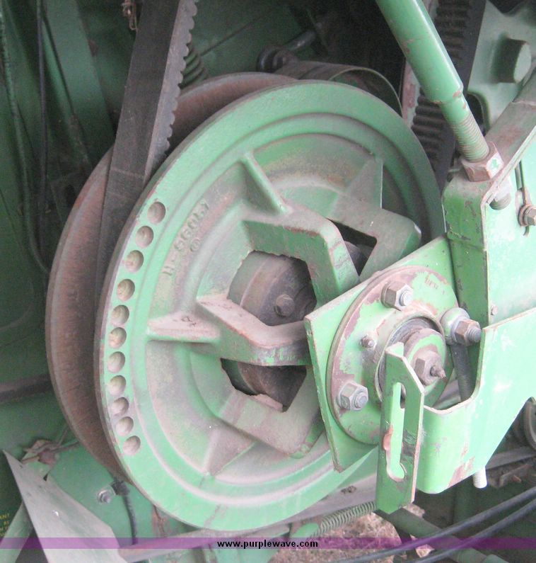 image for item 3878 1980 John Deere 7720 combine