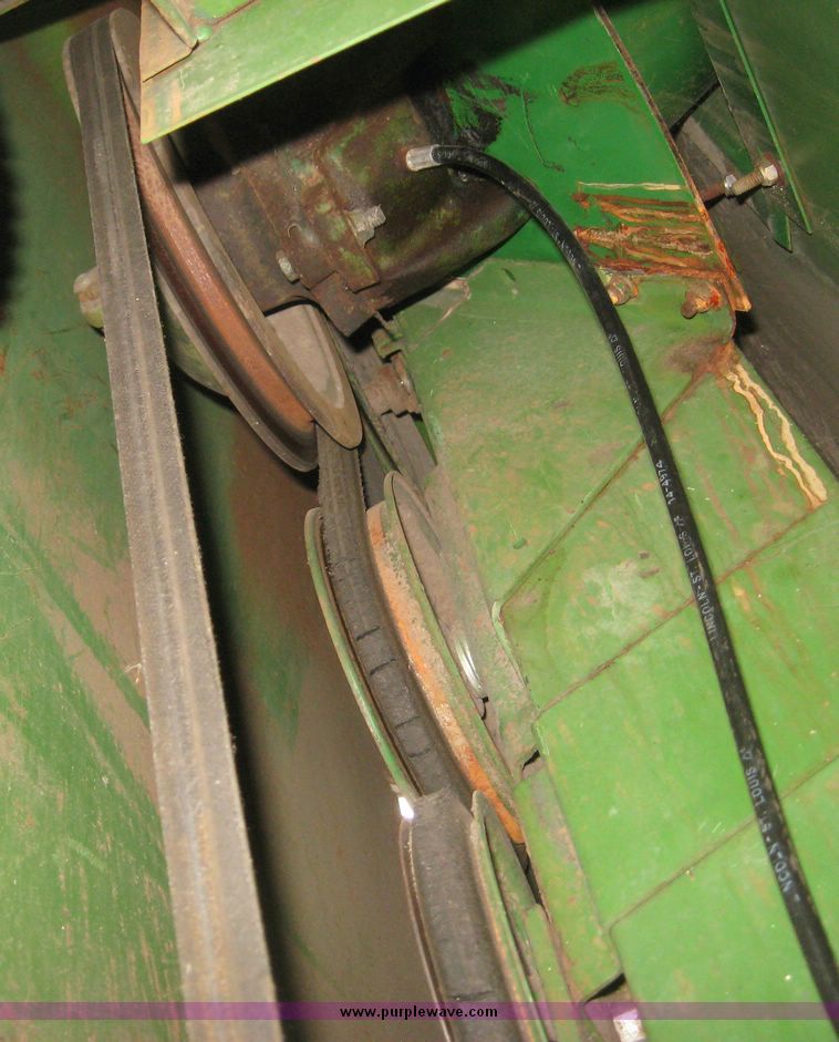 image for item 3878 1980 John Deere 7720 combine