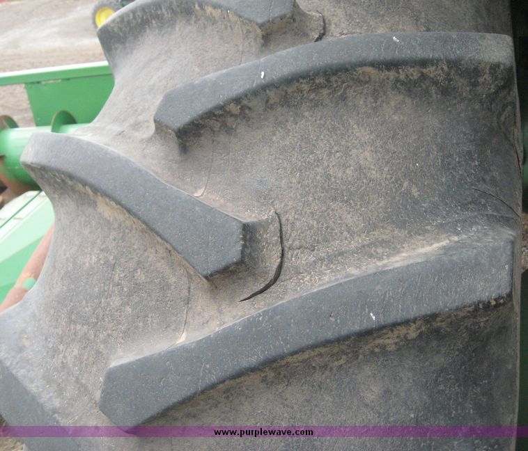 image for item 3878 1980 John Deere 7720 combine