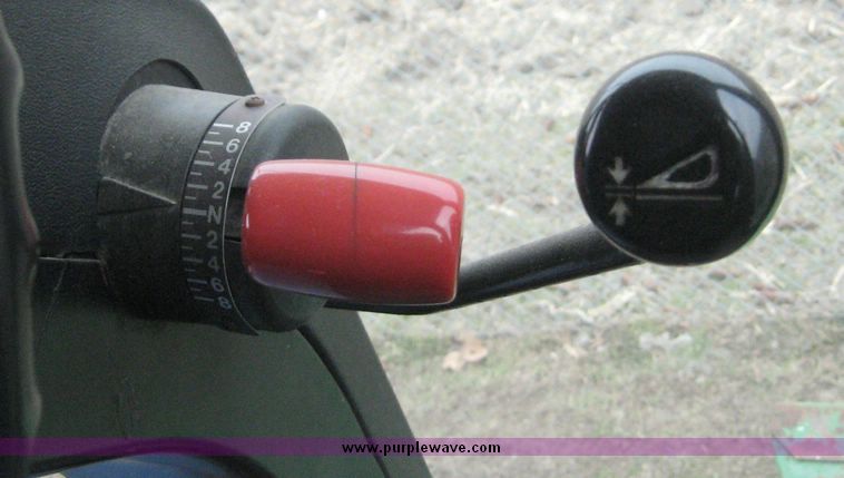 image for item 3878 1980 John Deere 7720 combine