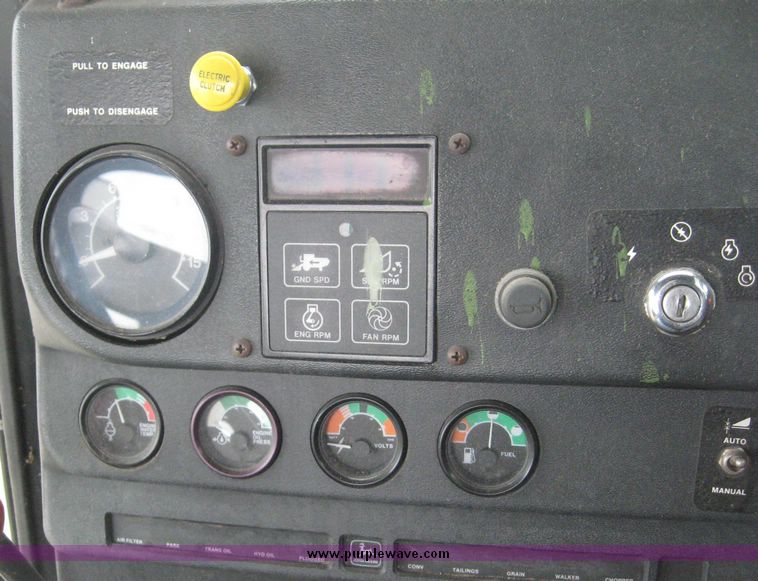 image for item 3878 1980 John Deere 7720 combine