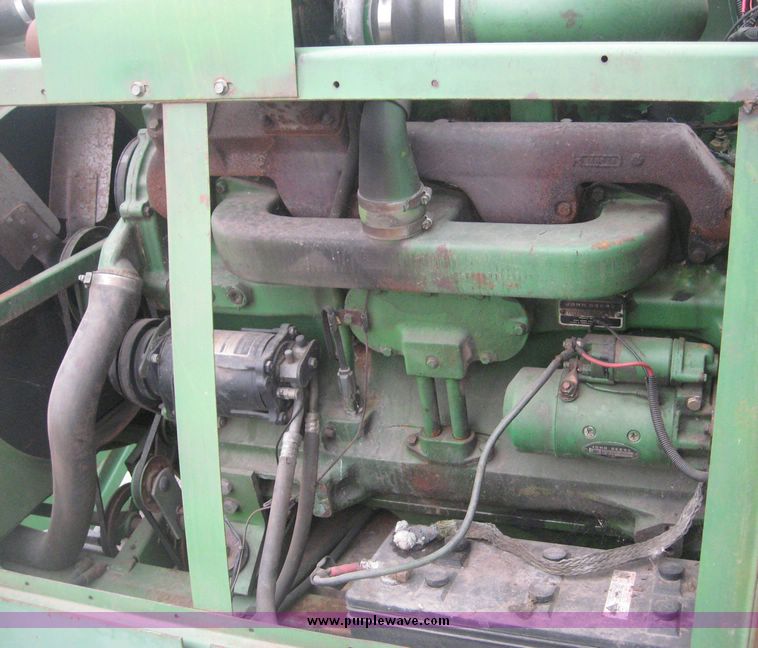 image for item 3878 1980 John Deere 7720 combine