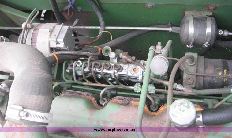 image for item 3878 1980 John Deere 7720 combine