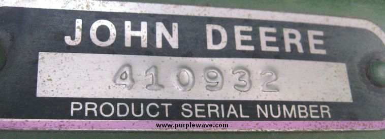 image for item 3878 1980 John Deere 7720 combine