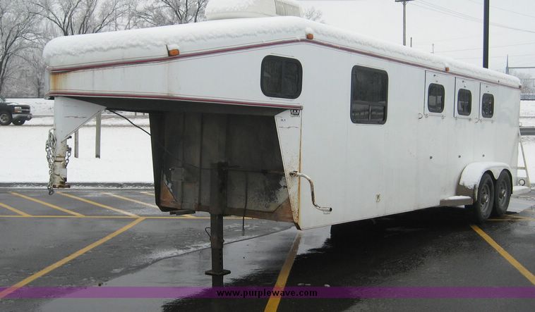 image for item 3880 1997 D&D three horse slant with living quaters