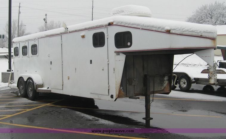 image for item 3880 1997 D&D three horse slant with living quaters