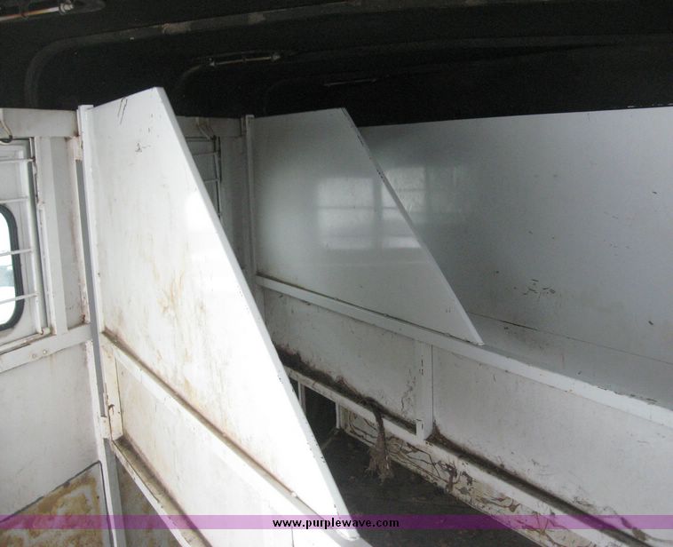 image for item 3880 1997 D&D three horse slant with living quaters