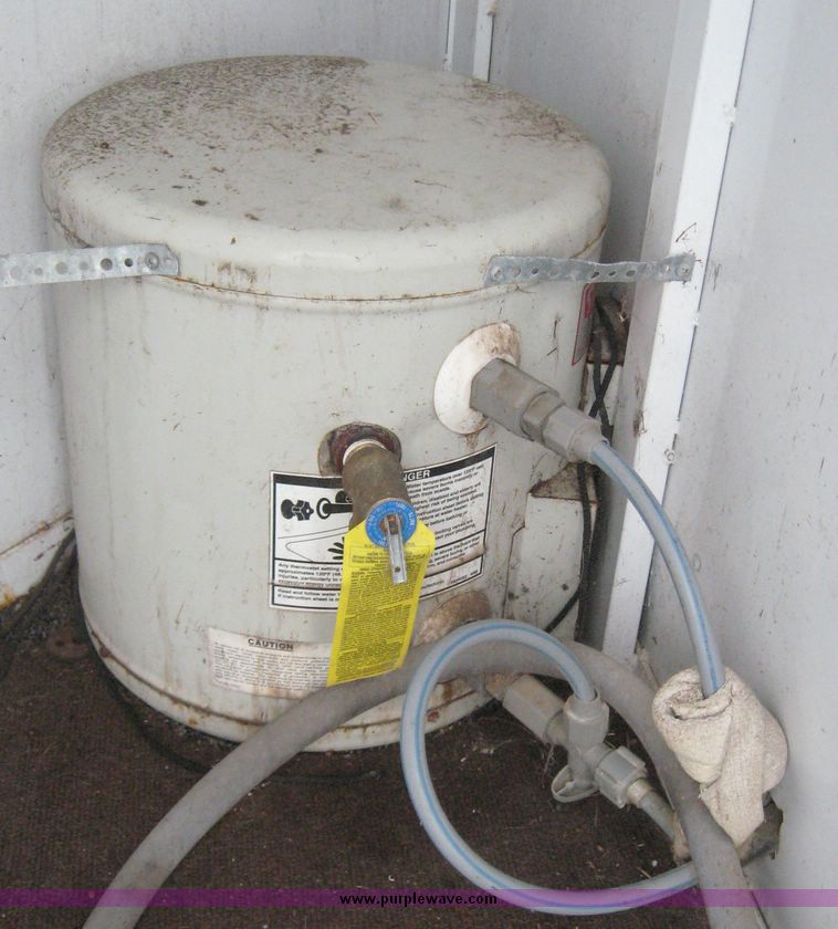 image for item 3880 1997 D&D three horse slant with living quaters