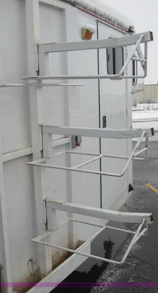 image for item 3880 1997 D&D three horse slant with living quaters