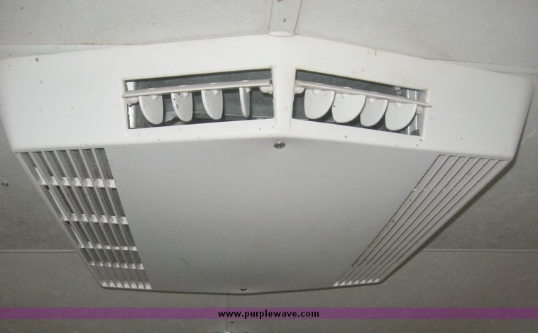 image for item 3880 1997 D&D three horse slant with living quaters