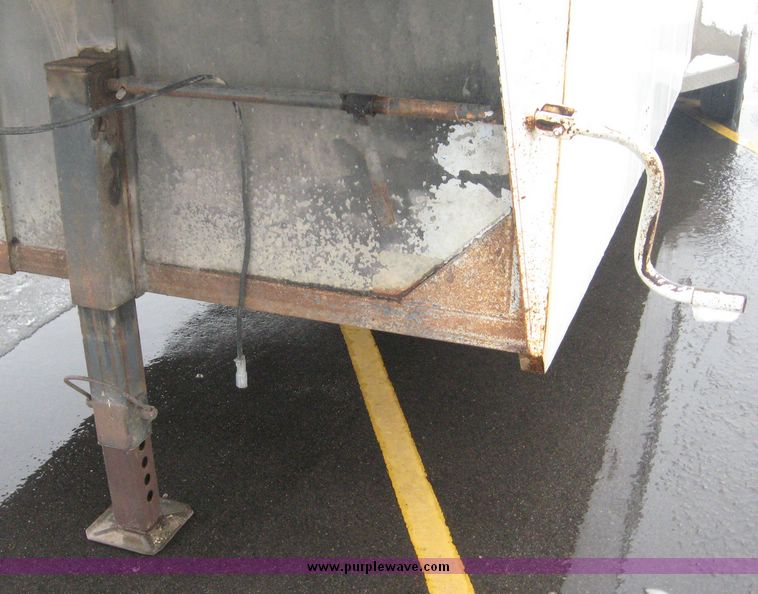 image for item 3880 1997 D&D three horse slant with living quaters