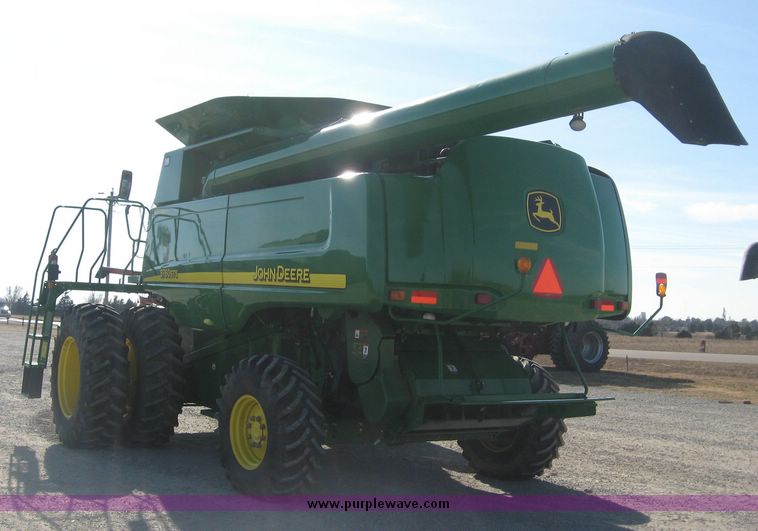 image for item 3901 2007 John Deere 9760STS combine