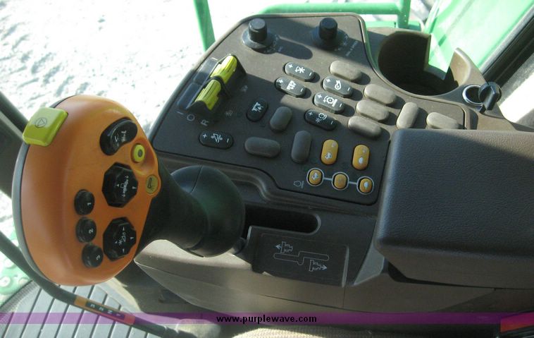 image for item 3901 2007 John Deere 9760STS combine