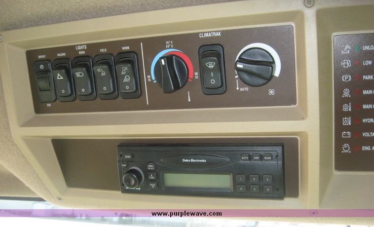 image for item 3901 2007 John Deere 9760STS combine