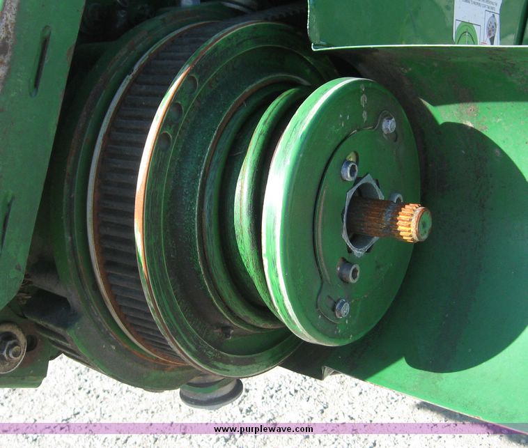 image for item 3902 2007 John Deere 9660STS combine