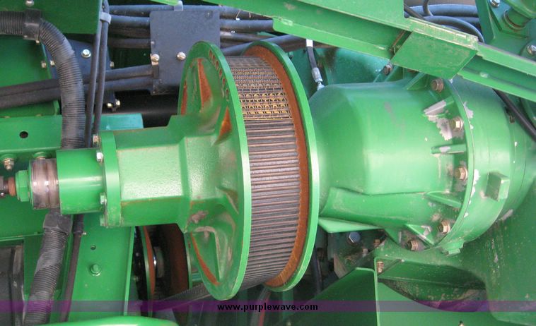 image for item 3902 2007 John Deere 9660STS combine