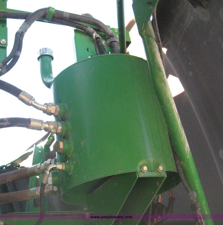 image for item 3902 2007 John Deere 9660STS combine