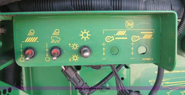 image for item 3902 2007 John Deere 9660STS combine