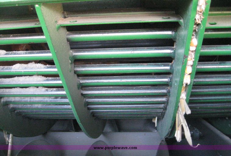 image for item 3902 2007 John Deere 9660STS combine