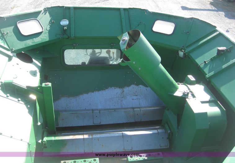 image for item 3902 2007 John Deere 9660STS combine