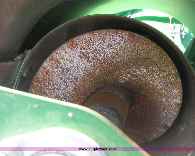 image for item 3902 2007 John Deere 9660STS combine