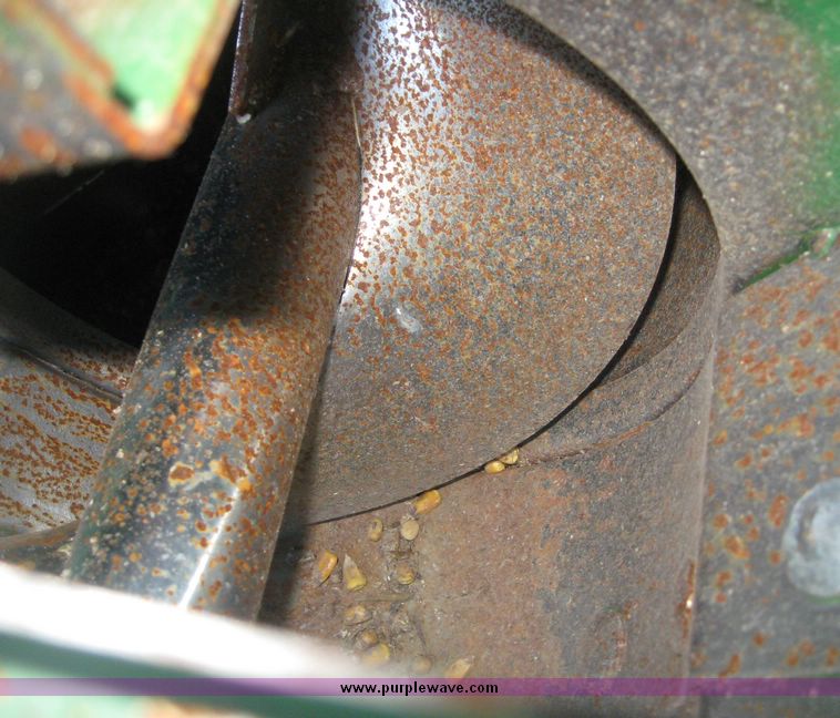 image for item 3902 2007 John Deere 9660STS combine