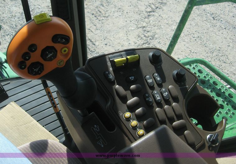 image for item 3902 2007 John Deere 9660STS combine