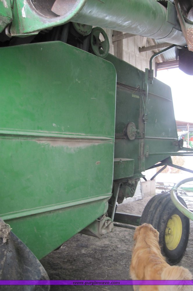 image for item 4470 1969 John Deere 105 combine