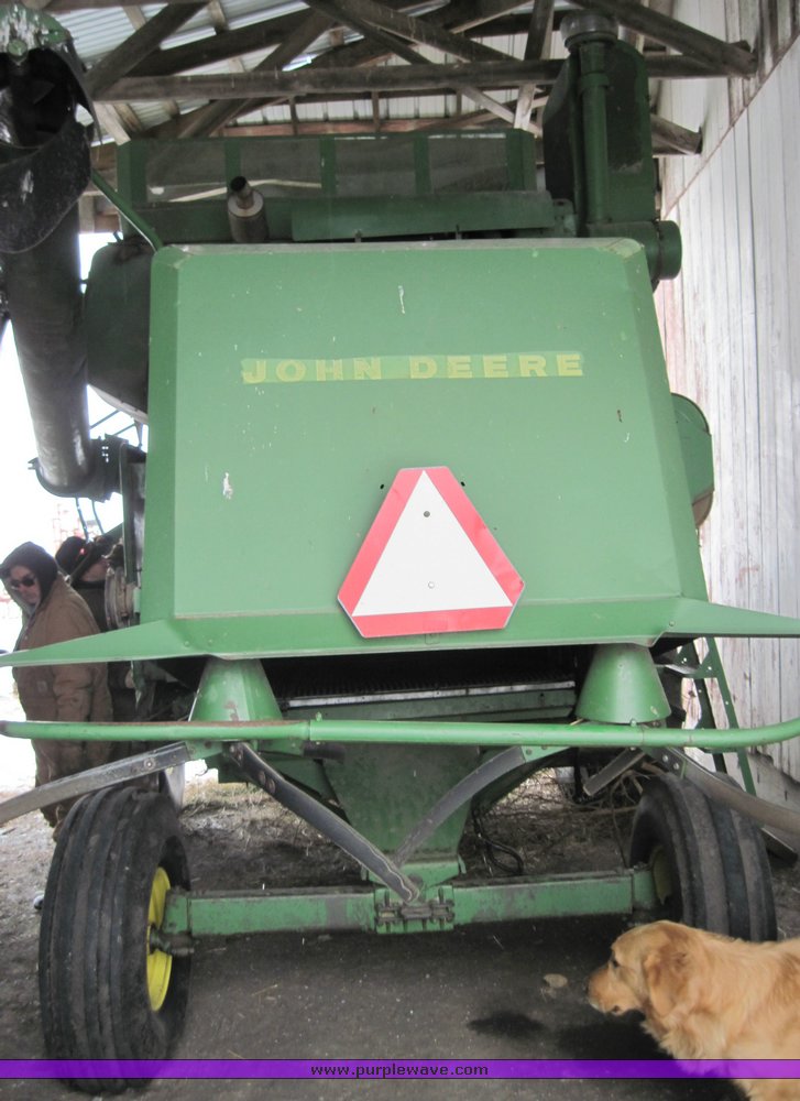 image for item 4470 1969 John Deere 105 combine