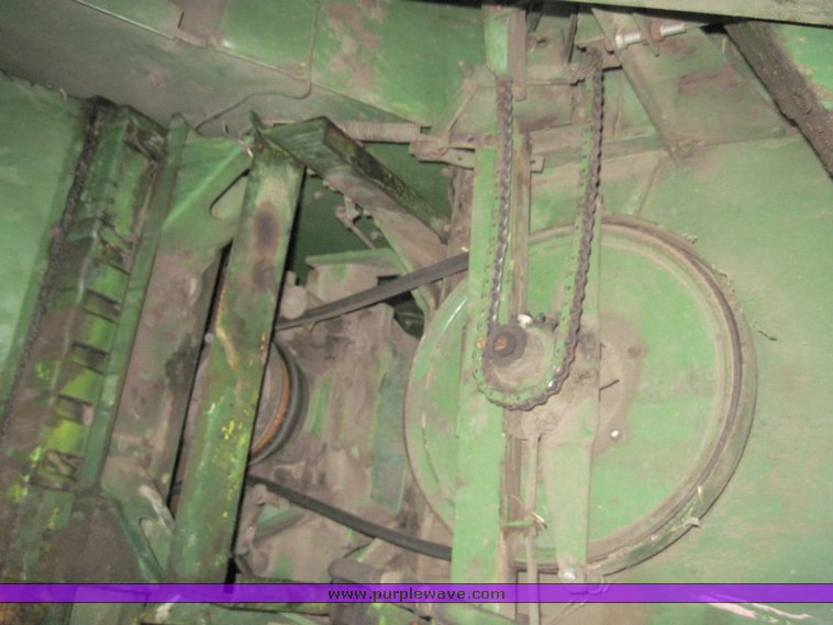 image for item 4470 1969 John Deere 105 combine