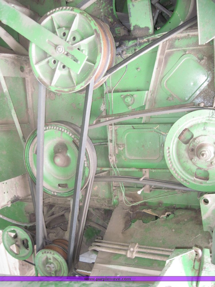 image for item 4470 1969 John Deere 105 combine