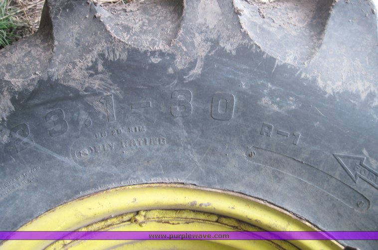 image for item 4470 1969 John Deere 105 combine