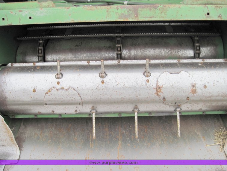 image for item 4470 1969 John Deere 105 combine