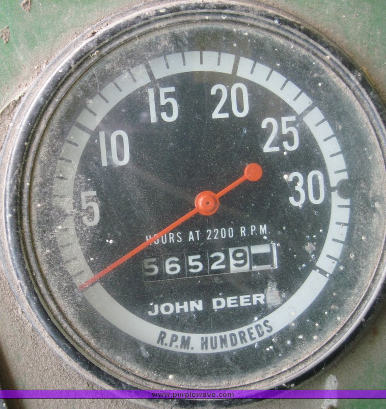 image for item 4470 1969 John Deere 105 combine