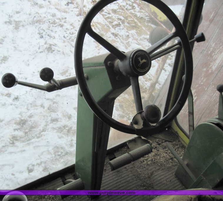 image for item 4470 1969 John Deere 105 combine