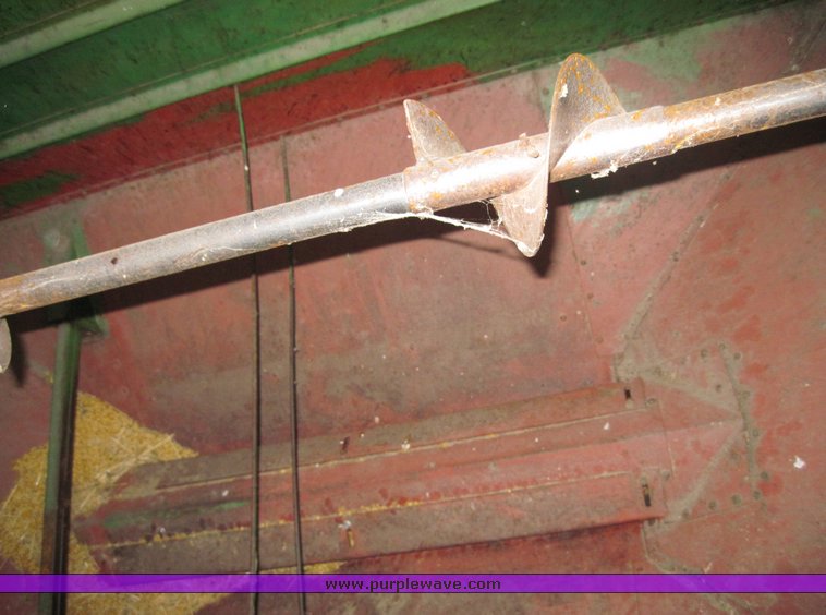 image for item 4470 1969 John Deere 105 combine