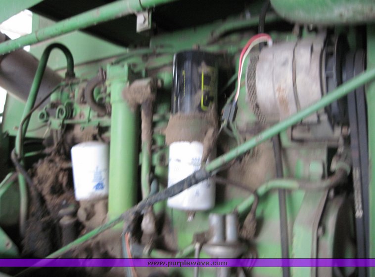 image for item 4470 1969 John Deere 105 combine