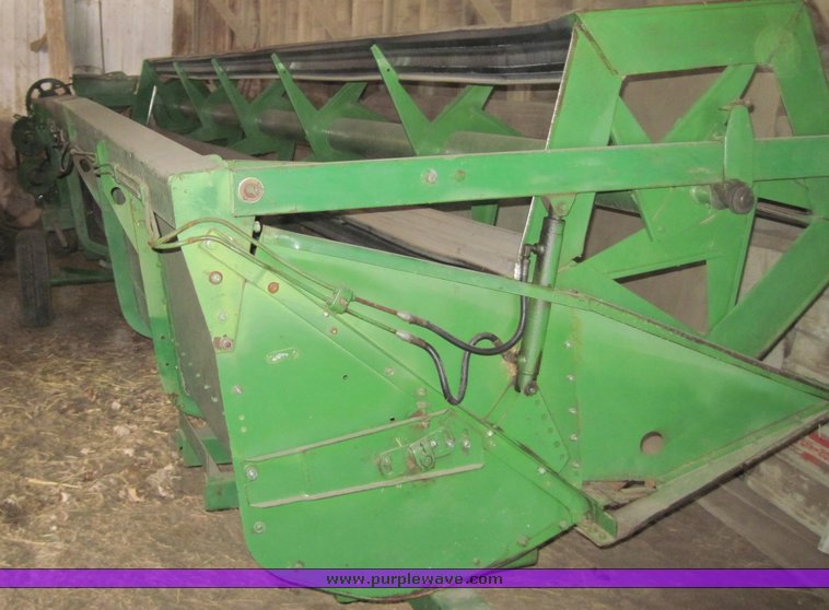 image for item 4470 1969 John Deere 105 combine