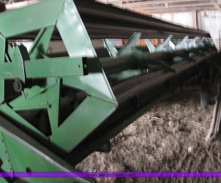 image for item 4470 1969 John Deere 105 combine