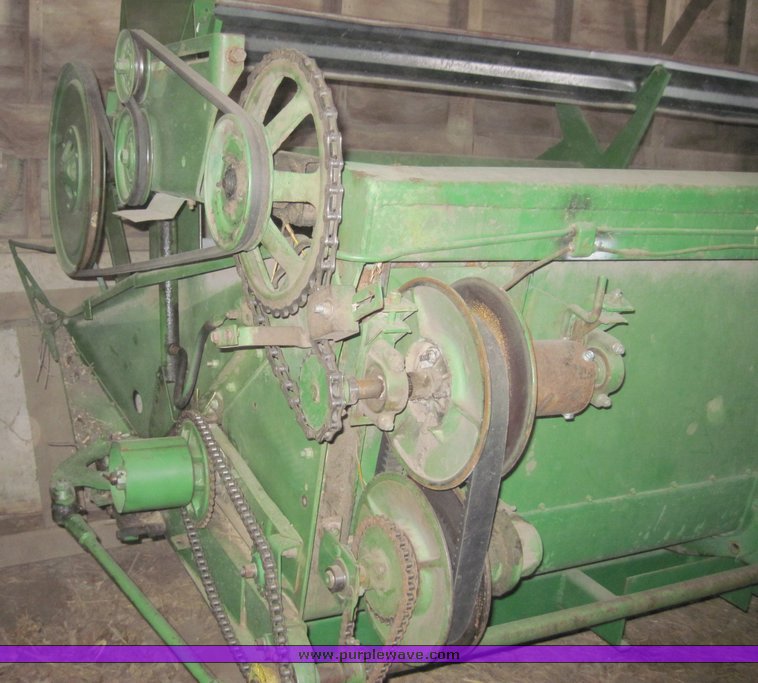 image for item 4470 1969 John Deere 105 combine