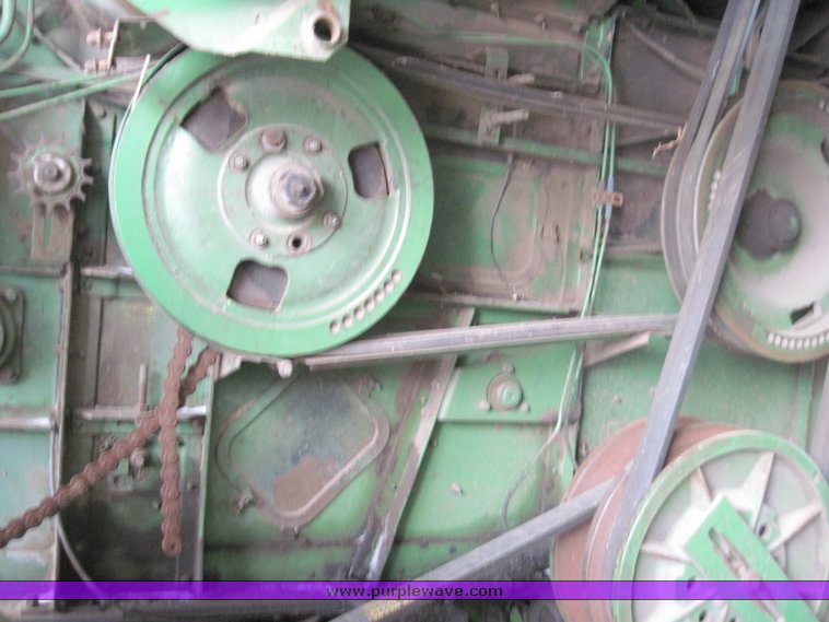 image for item 4471 1969 John Deere 105 combine