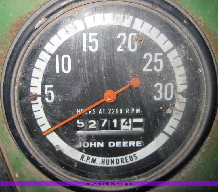 image for item 4471 1969 John Deere 105 combine