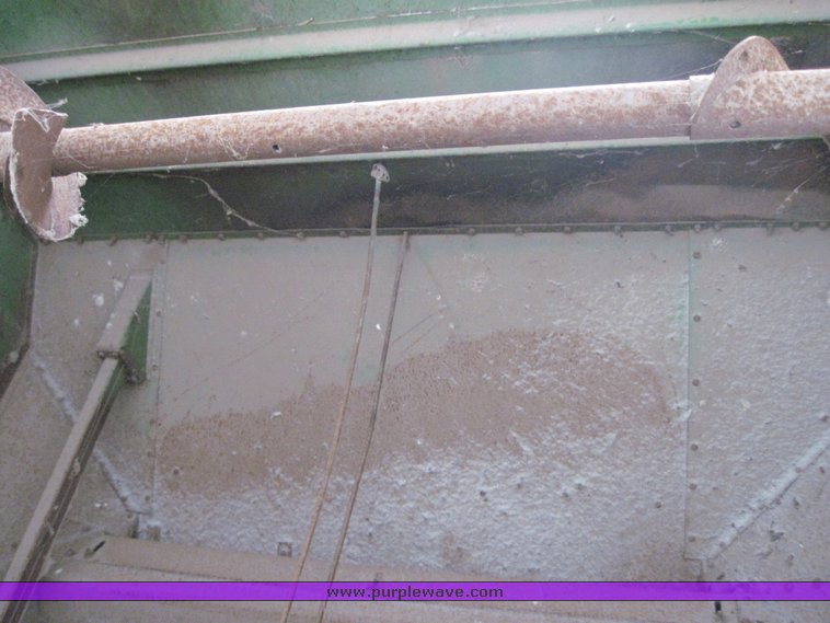 image for item 4471 1969 John Deere 105 combine