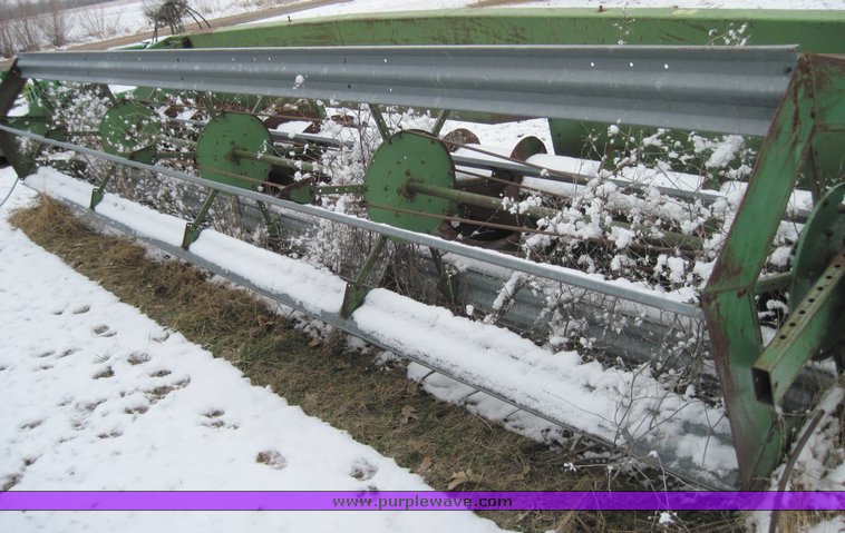 image for item 4471 1969 John Deere 105 combine